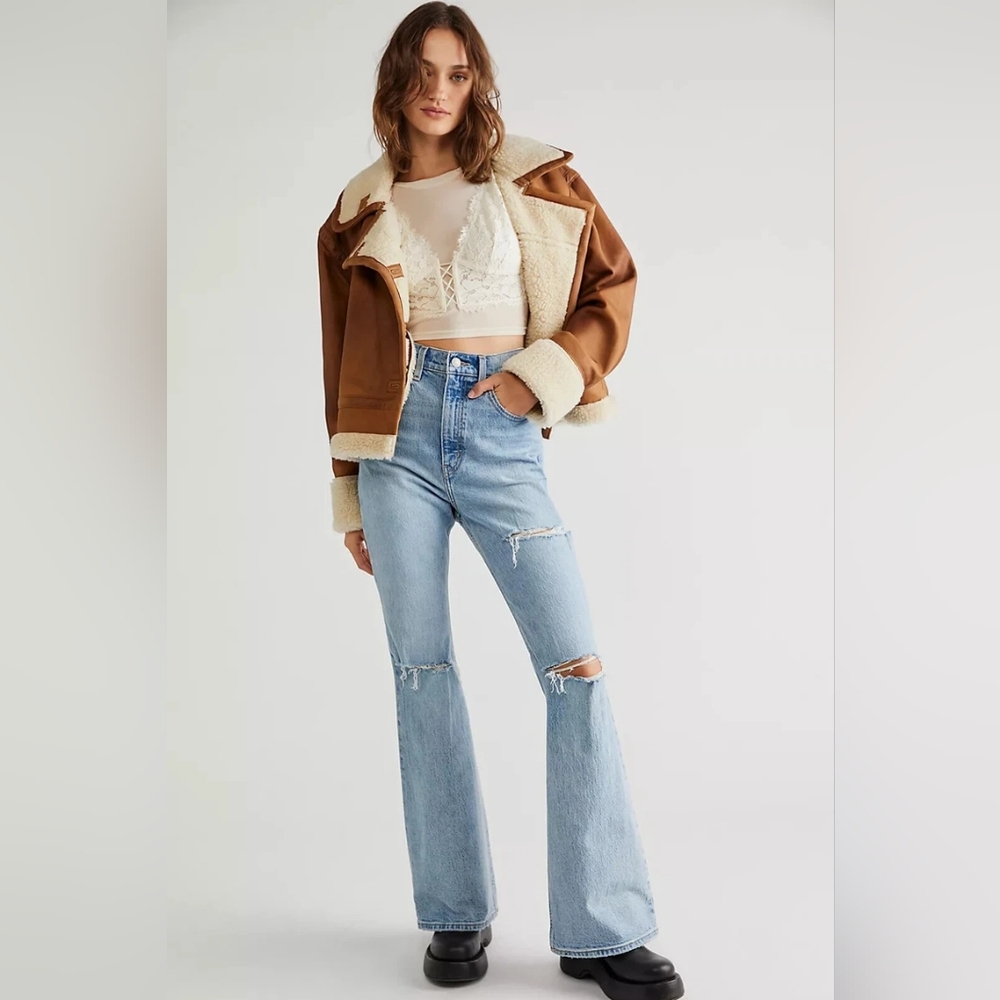 NWT Levis 70s High Flare Jean